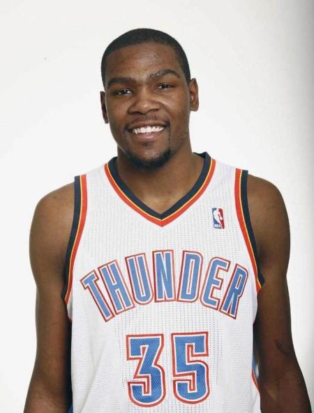 他在连续两 他在连续两